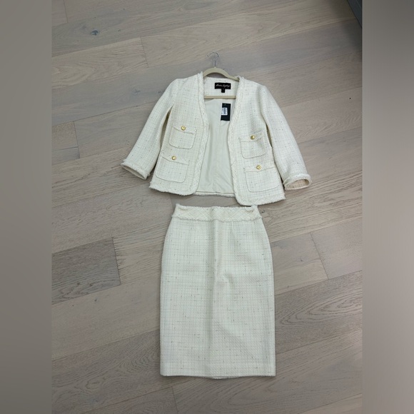 suit - Picture 2 of 3